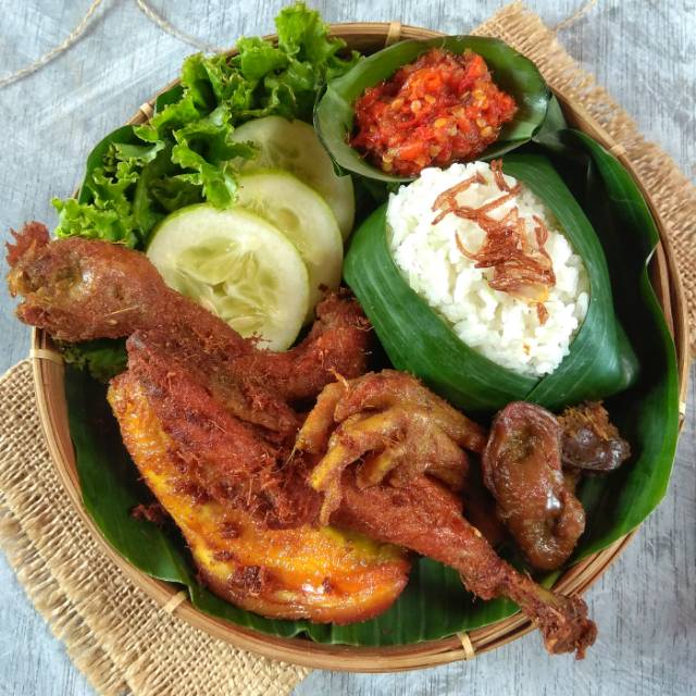 

Ayam Ungkep Goreng Lengkuas