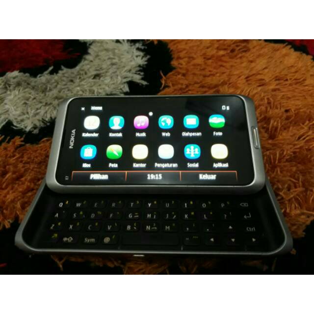 HP Nokia E7 Communicator Mulus Bukan Handphone Jadul e90 9500