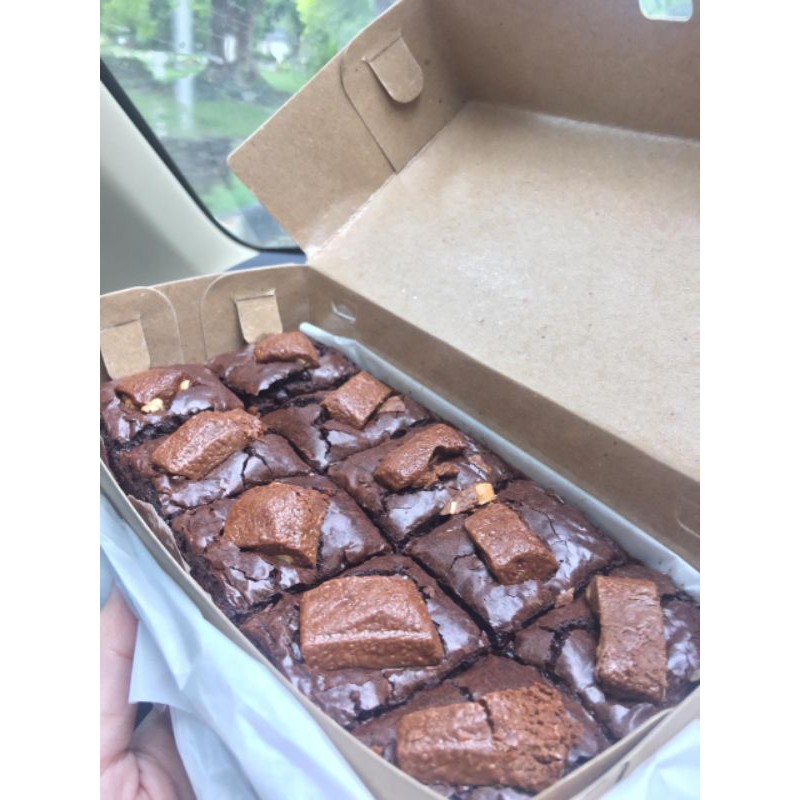 

FUDGY BROWNIES TOPPING SILVERQUEEN
