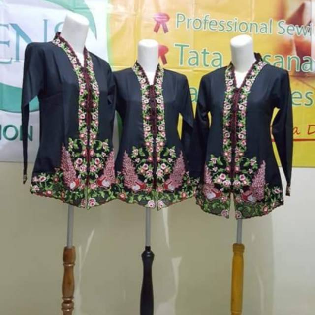 Kebaya renda bordir