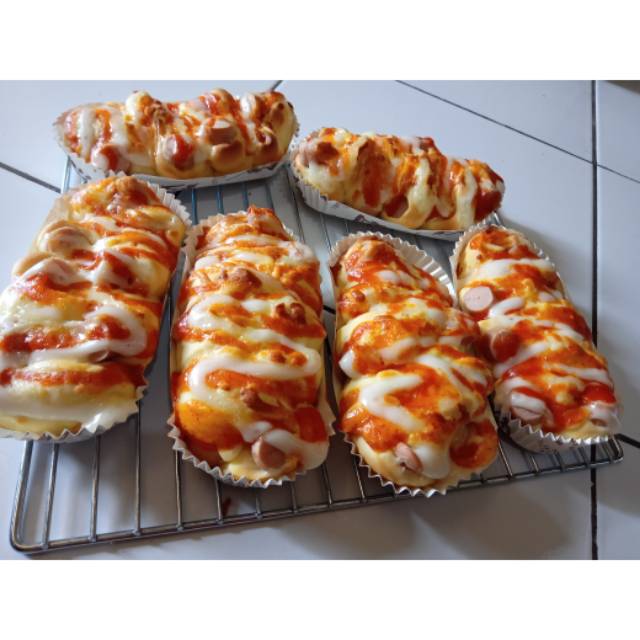 

Roti Sosis Caterpillar