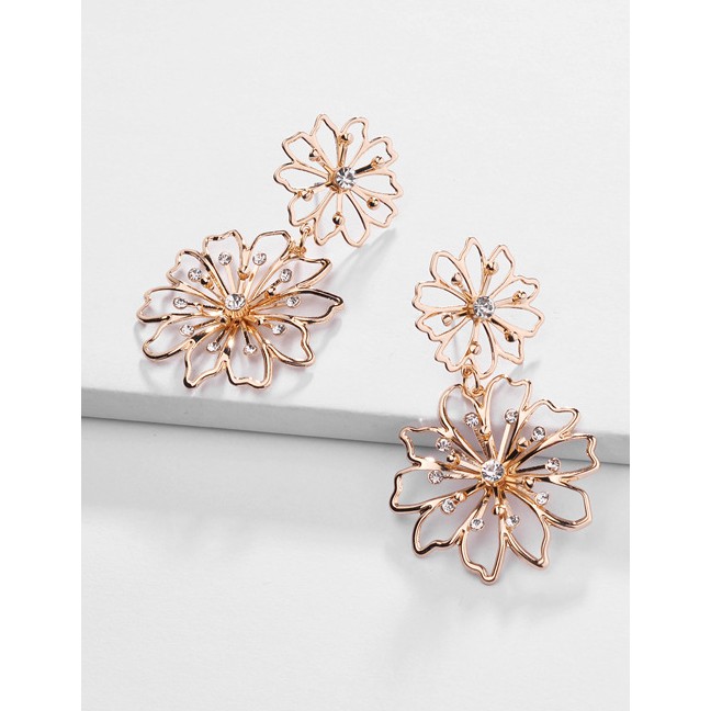 LRC Anting Tusuk Fashion Gold Openwork Gemstone Diamond Multi-layer Flower Earrings D53205