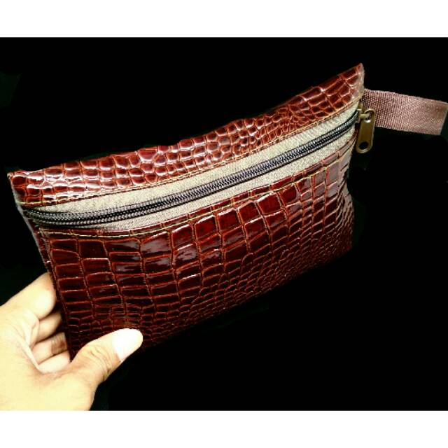 Souvenir Dompet Kosmetik kulit buaya
