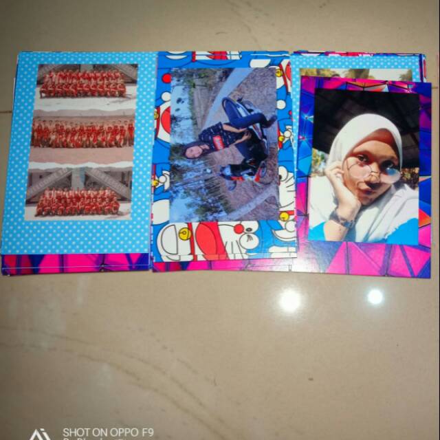 Cetak foto polaroid background proses cepat