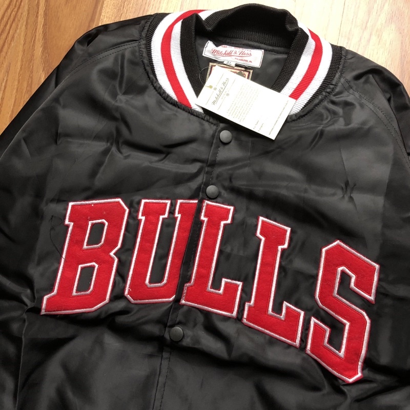 VARSITY JACKET BULLS - TEXT HITAM FULLTAG PREMIUM