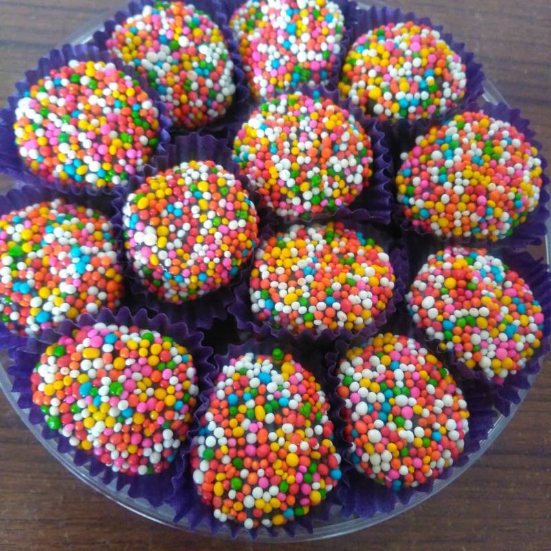 

Coklat Chewy dengan Topping Sprinkle yang Kres Kres