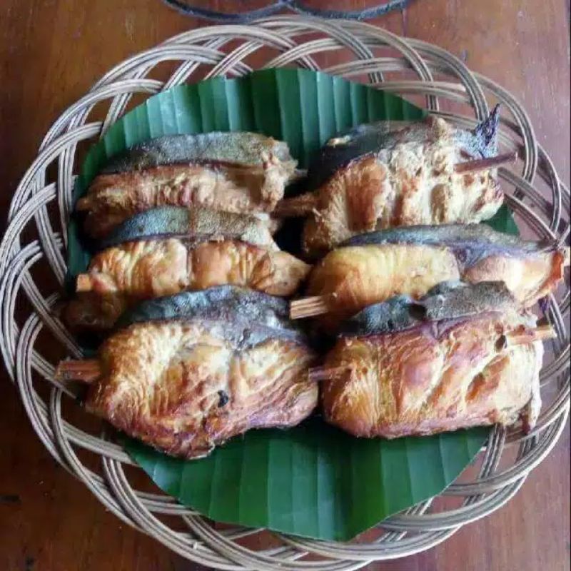 

IKAN PANGGANG MANYUNG / IKAN ASAP MANYUNG / IKAN ASAP IKAN PANGGANG FROZEN