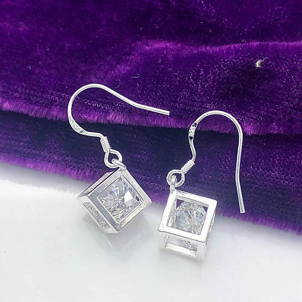 1 Pasang Anting Sterling Silver 925 Bentuk Kubus Kristal