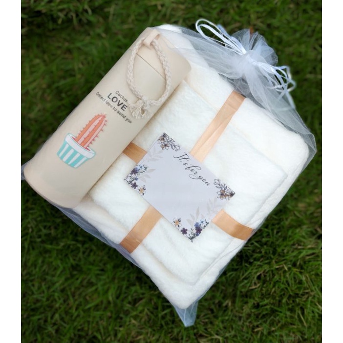 

GIFSETBATHTOWEL+TUMBLERMURAH