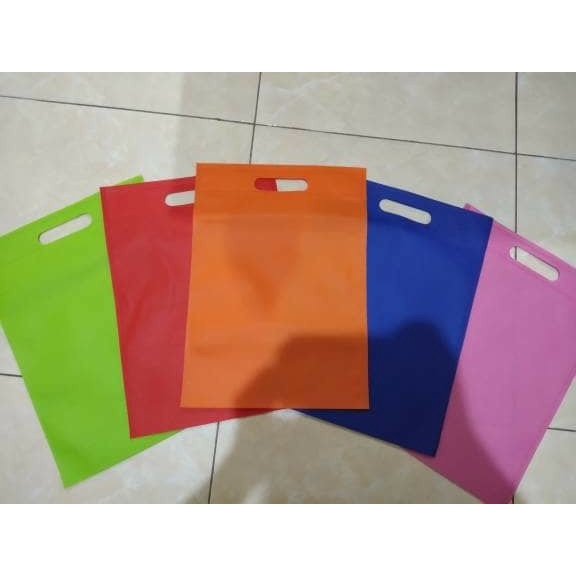 

NEW Goodie Bag OvaL 25x35 - Tas Kain OvaL - Spunbond