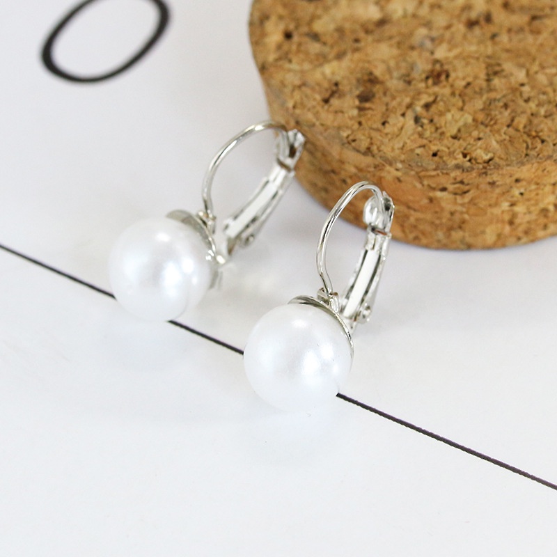 Korean fashion simple pearl earrings new Korean star earrings female pearl inlay