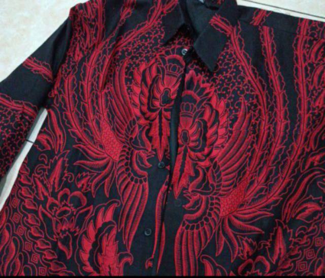 PEKSI MAROON RADEN BATIKSOLOAMANAH KEMEJA BATIK PRIA SOLO LENGAN PANJANG LAPIS FURING ATASAN BATIK PREMIUM MODERN ARGO LAWU PEKSI TARUNG LESMANA AYAM CEMORO GITARJA SAWUNG SAE GURDO IJO WIRATAMA GAVIN GUMILAR HARSHA BATIK SOLO AMANAH SM KLA ASMARA RAFANDA