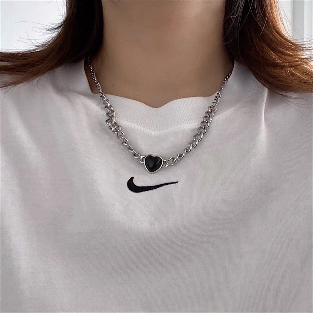 Kalung Rantai Klavikula Bahan Stainless Steel Metal Bentuk Hati Geometris Warna Hitam Gaya Eropa Amerika Untuk Wanita