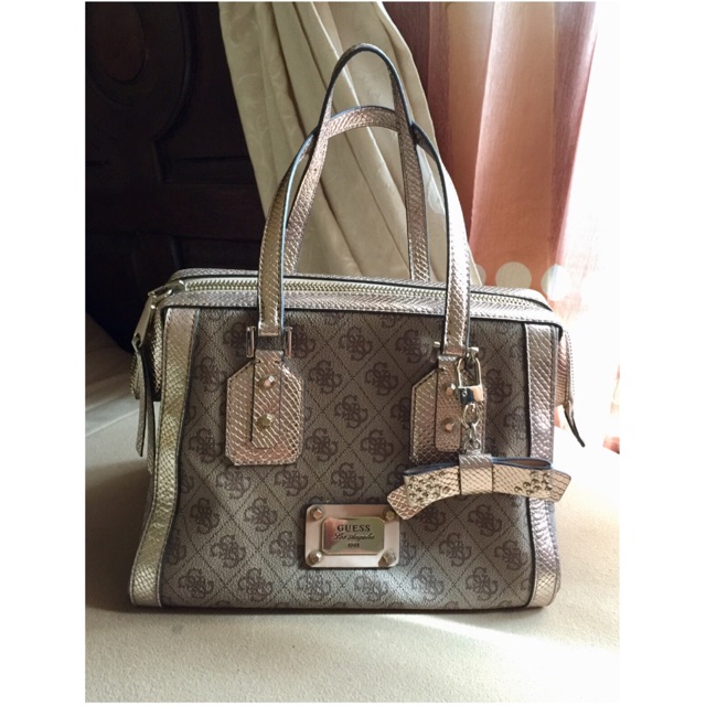 Preloved/Second GUESS Bag, Original 100% beli di store GUESS