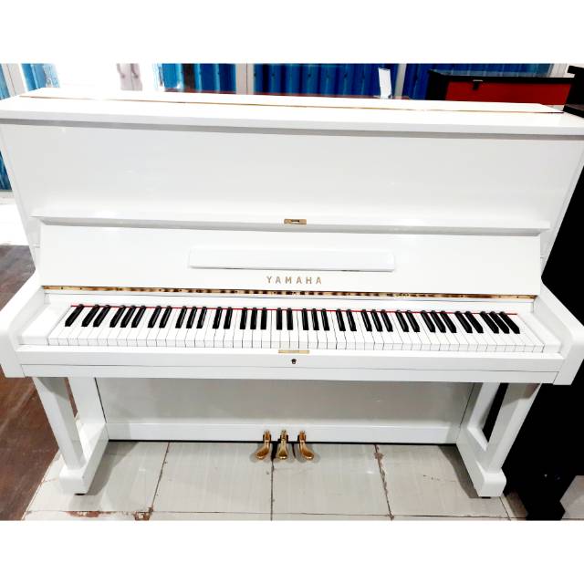 Piano yamaha putih