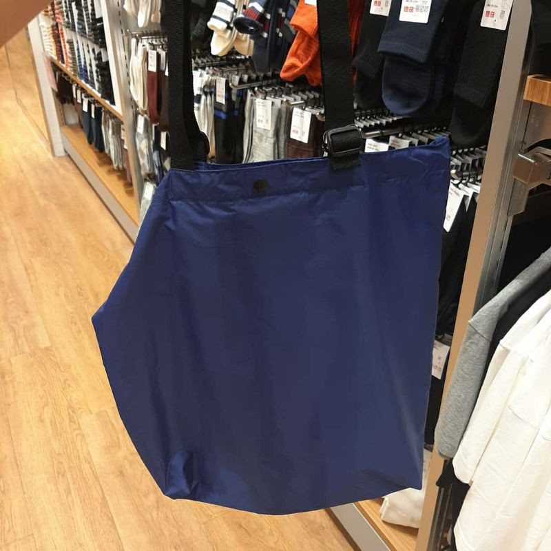 uniqlo tote bag