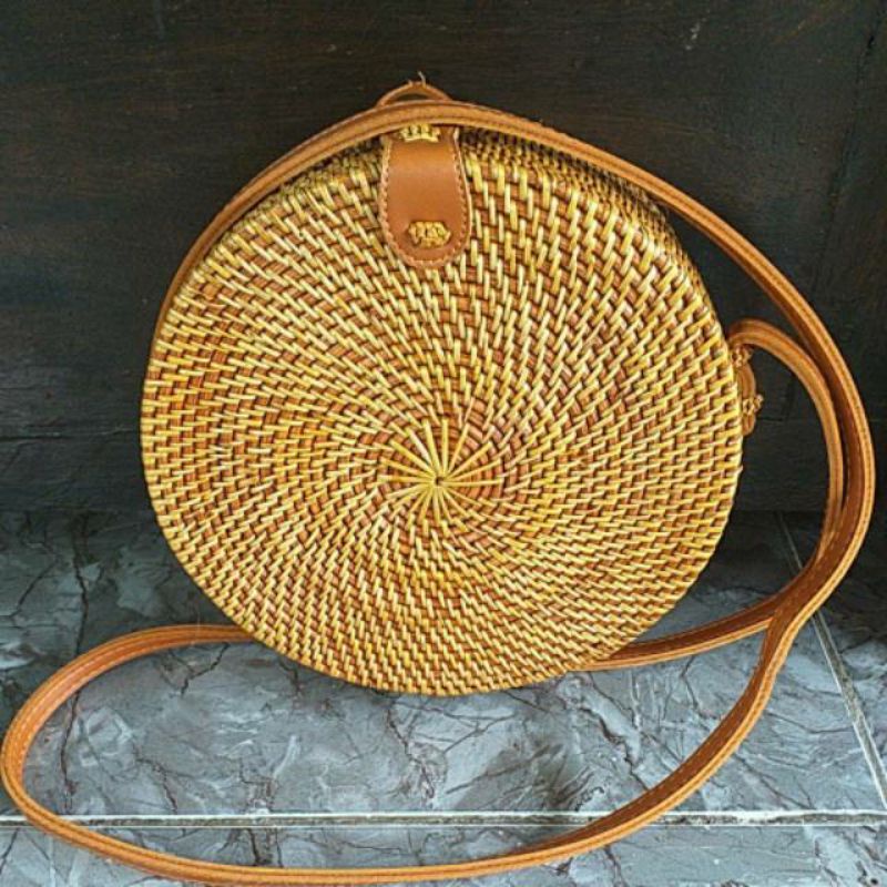tas rotan pantai tali gesper