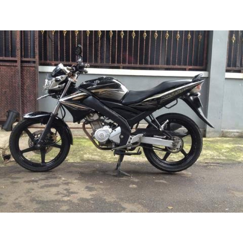 STIKER STRIPING MOTOR VIXION 2010 HITAM