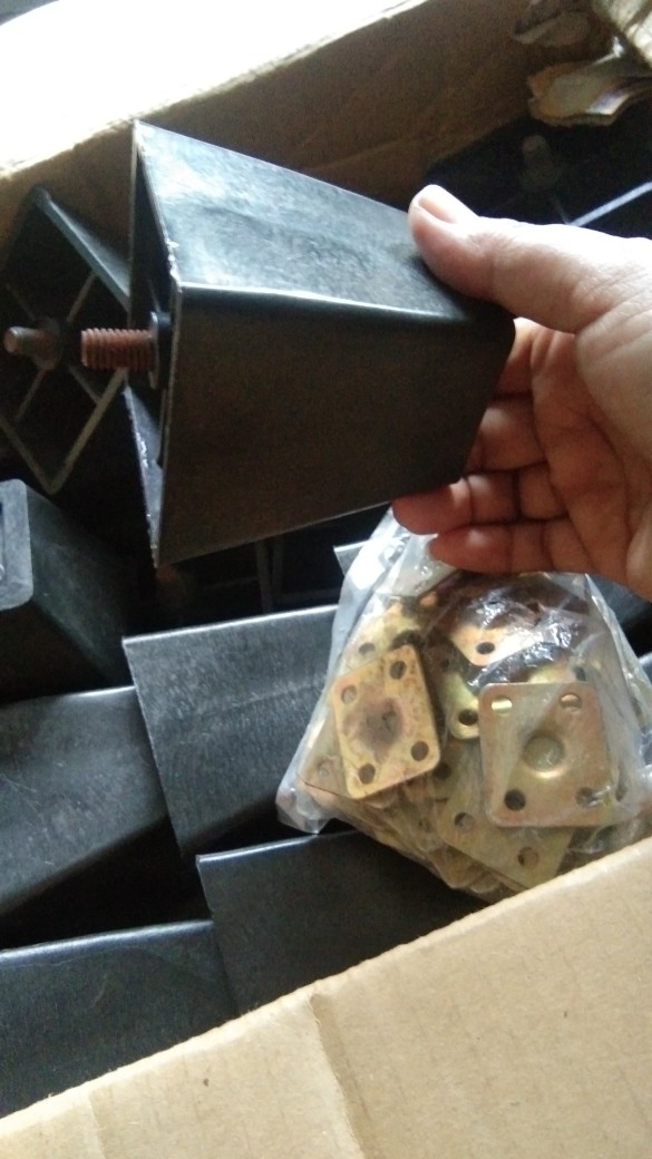 Kaki Sofa Plastik Kotak Tinggi 8 Cm