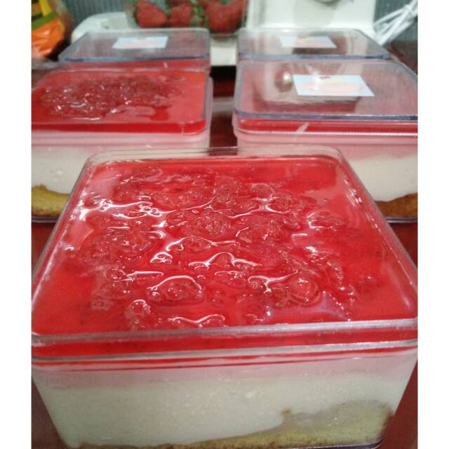 

Cheesecake strawberry dessert box