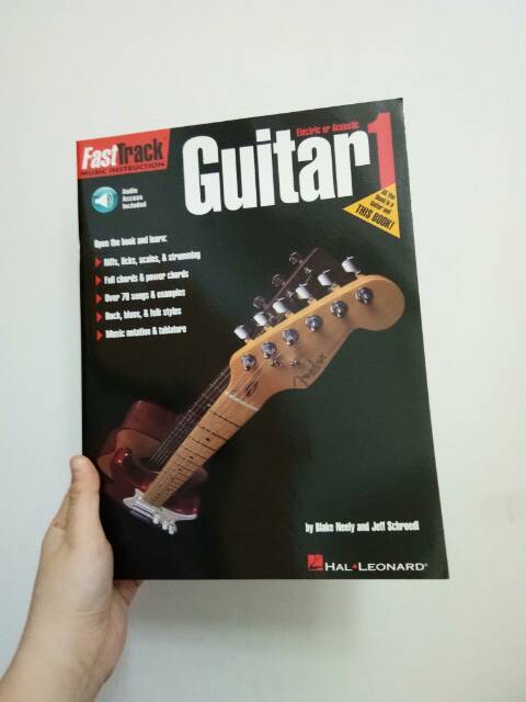 Buku gitar Fast track Guitar method 1 by Blake Neely