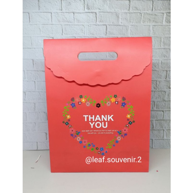

Tas kado premium bentuk pouch thankyou tas kado serbaguna semua acara kotak kado serbaguna