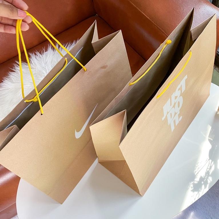 

(E-IHQ ㊚}) Paper Bag dan Box Nike Just Do It Size Large Paperbag Brand Sepatu Tas Kado Hadiah Kraft Coklat||super keren