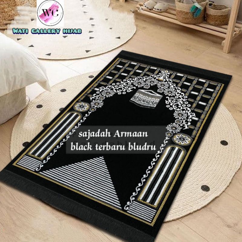 SAJADAH DEWASA TURKY KISWAH HITAM EXCLUSIVE TERBARU/ukuran 110cmX70cm/Bahan bludru premium gold Spiegel halus dan lembut / muslim