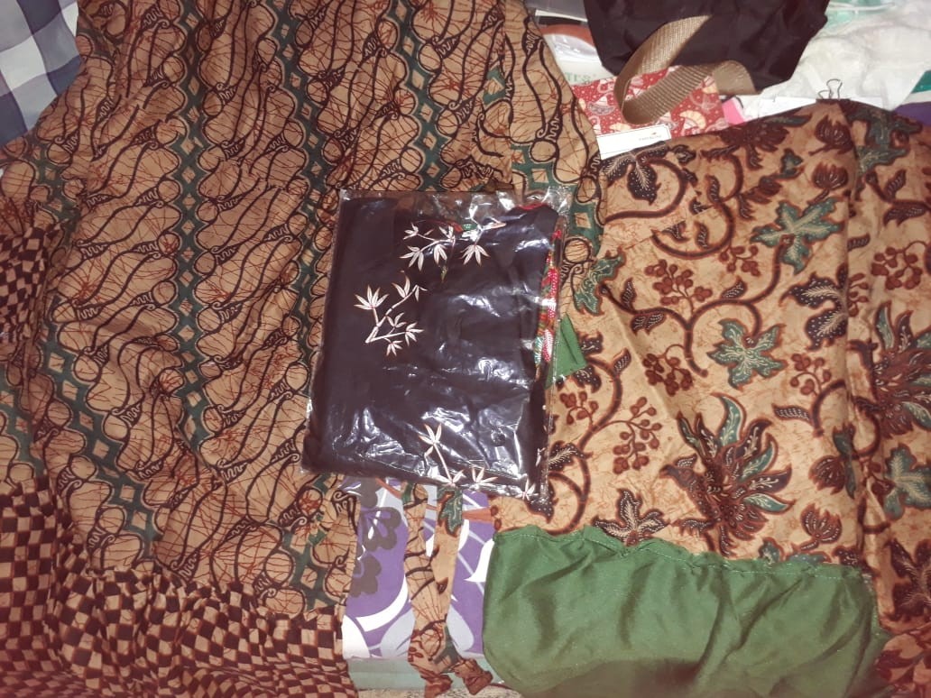 Atasan Batik Dolby Dolbi Dobby Doby Tenun Sutra Tulis Halus Katun Atbm Baron ,sarombit Atasan