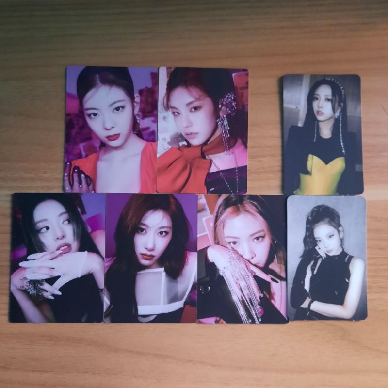 PC Guess Who Itzy Limited Album