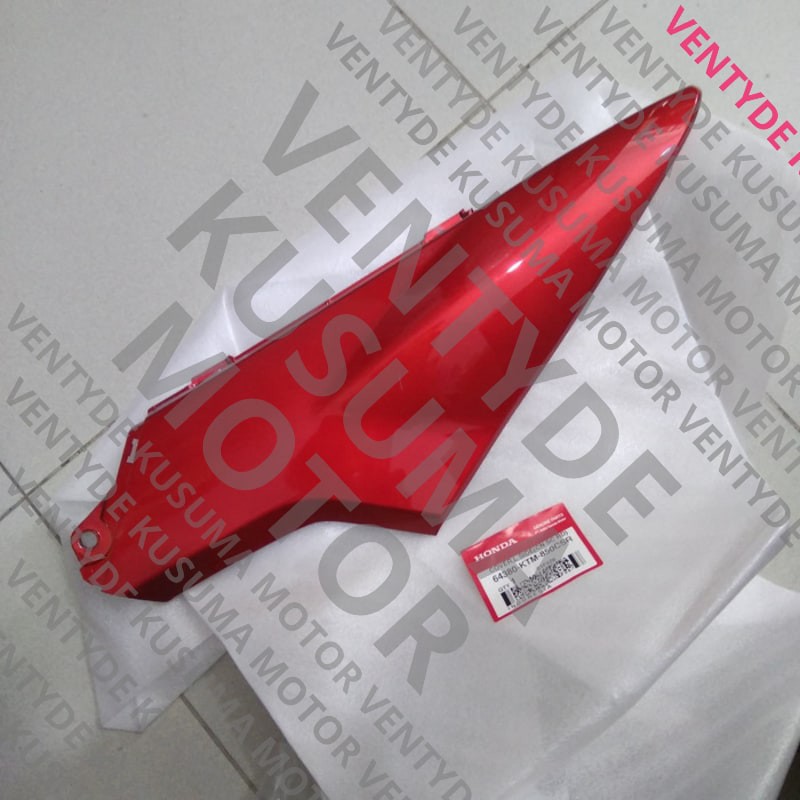 (100% BAGUS ) cover side supra x 125 kiri merah. 64380-KTM-850CSR Bagus Gan