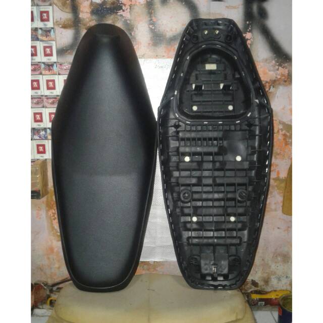 Jok motor ABSOLUTE REVO