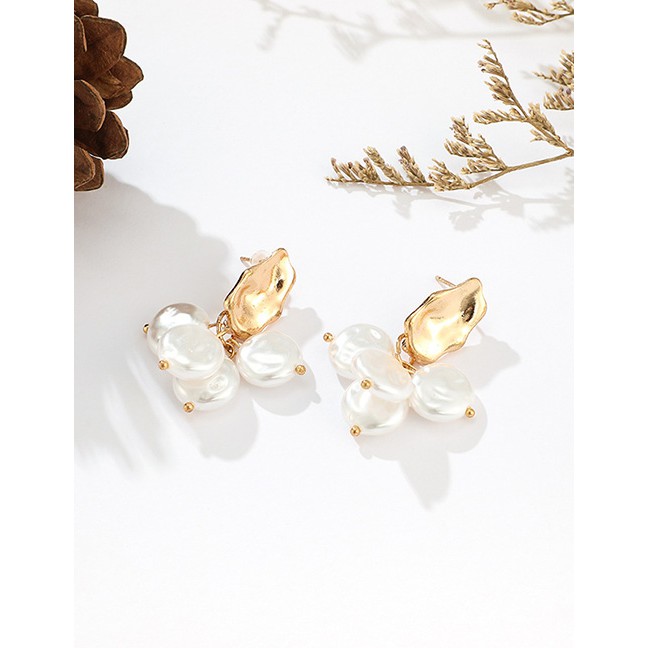 LRC Anting Tusuk Fashion Gold Pearl Irregular Geometric Earrings D19356