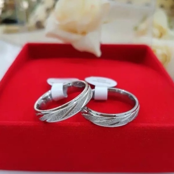 variasi pasir emas cincin titanium