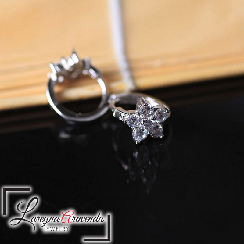 Anting Korea Wanita Perak S925 Model Bunga Kristal Crystal AT025