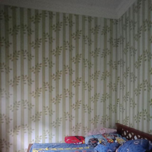 Wallpaper Dinding Murah Ruang Tamu Rumah Kamar Tidur Garis Hijau Berdaun Terbagus Terlaris Elegan
