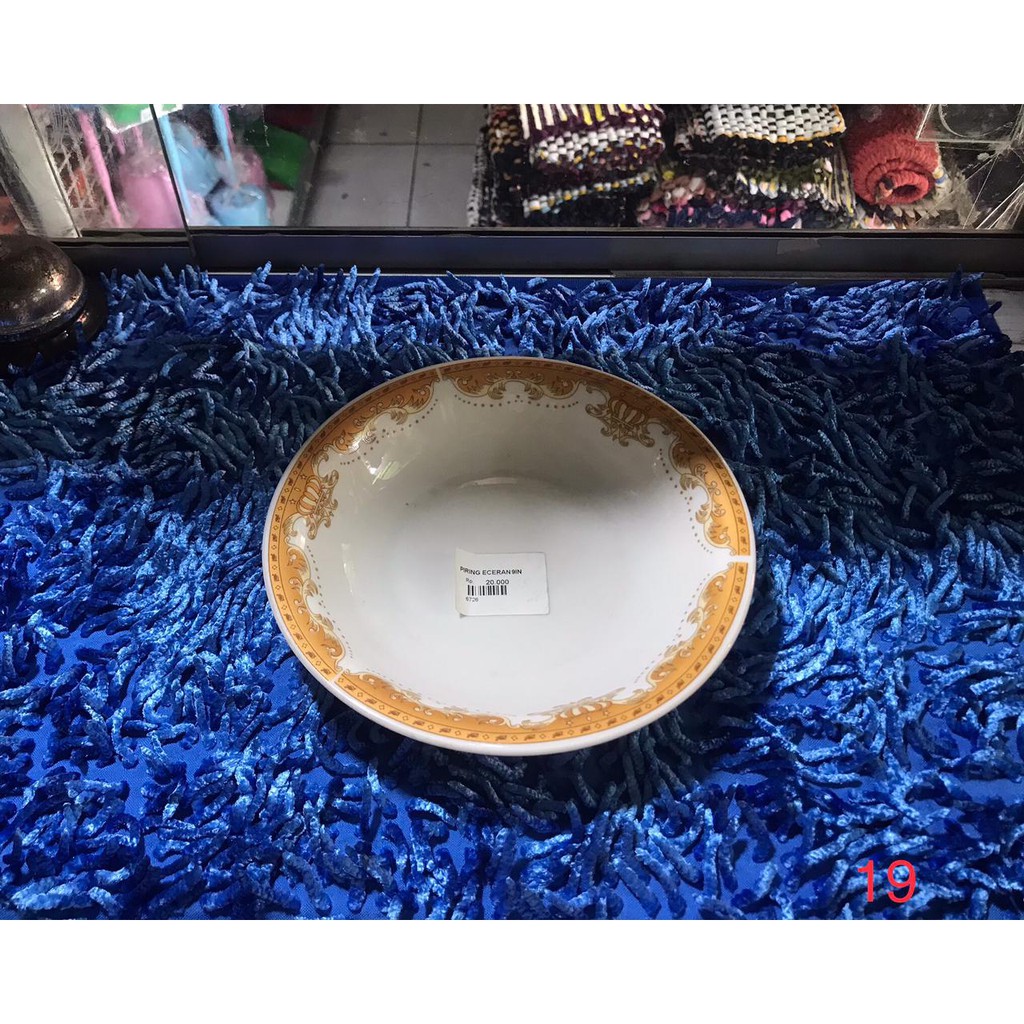 Piring makan sedang motif ukiran emas - Piring keramik serbaguna