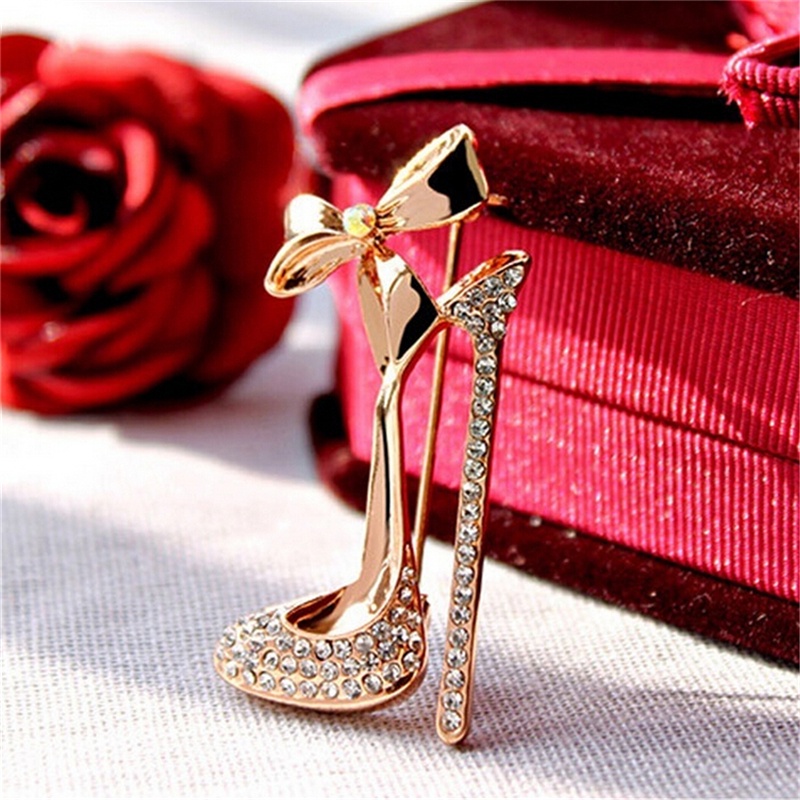 （✔✔❤Bros Bentuk Sepatu High Heels Lapis Emas Aksen Kristal Dan Berlian Imitasi