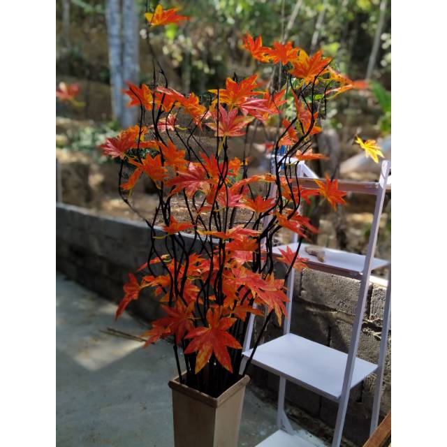 Daun maple oren hiasan bambu ulir