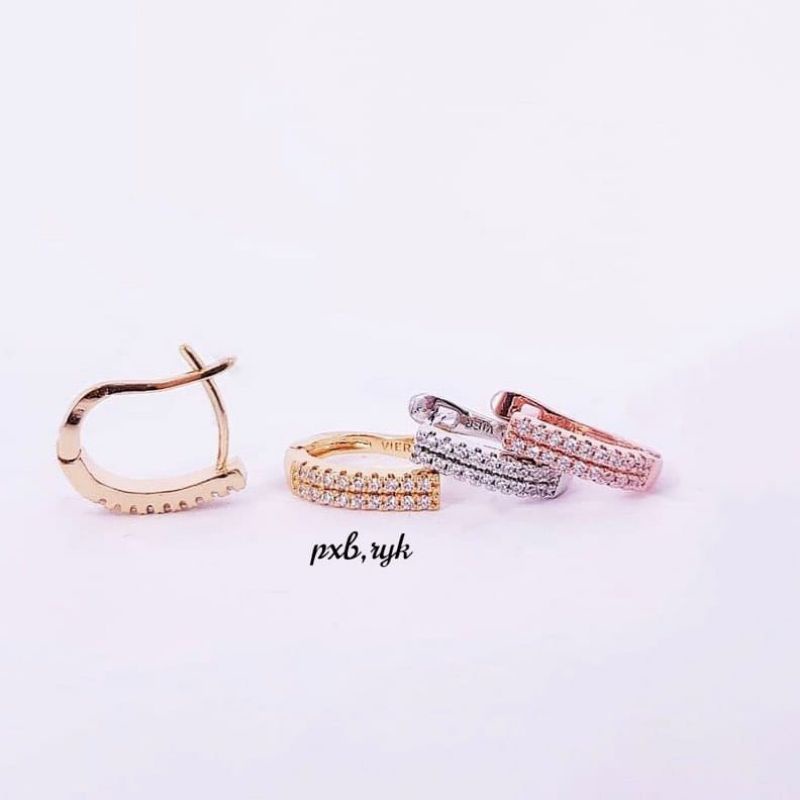 Anting replika berlian vier Titanium,tidak gampang luntur,awet dipake sehari hari