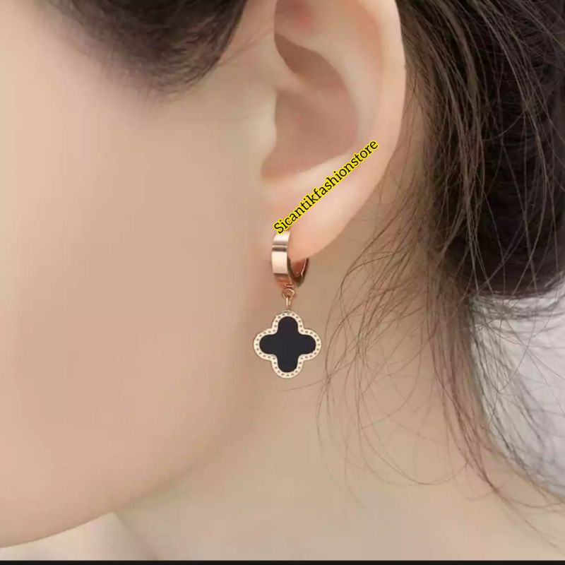 Anting Titanium Tusuk Bunga Semanggi Terlaris Anti Karat selamanya Anting Wanita Kekinian Mewah Terlaris