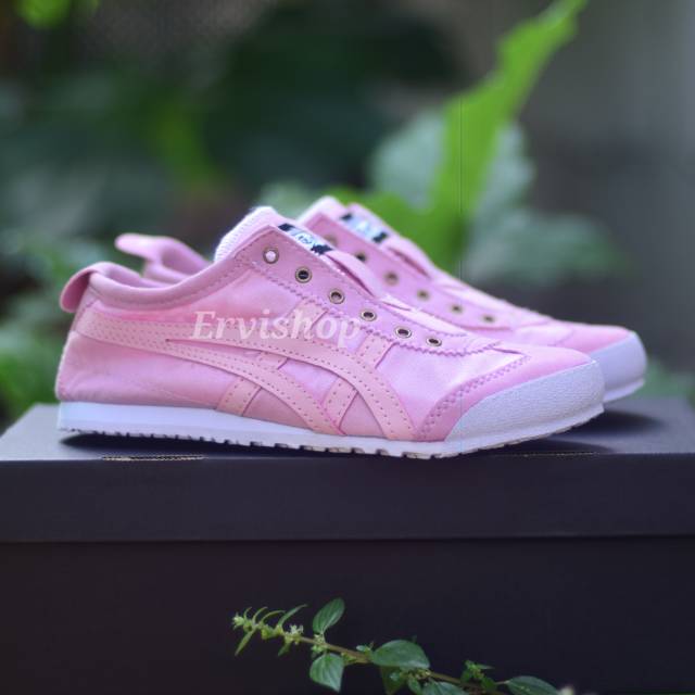 TERBATAS  SEPATU WANITA ASICS ONITSUKA TIGER SLIP ON BABY PINK KANVAS
