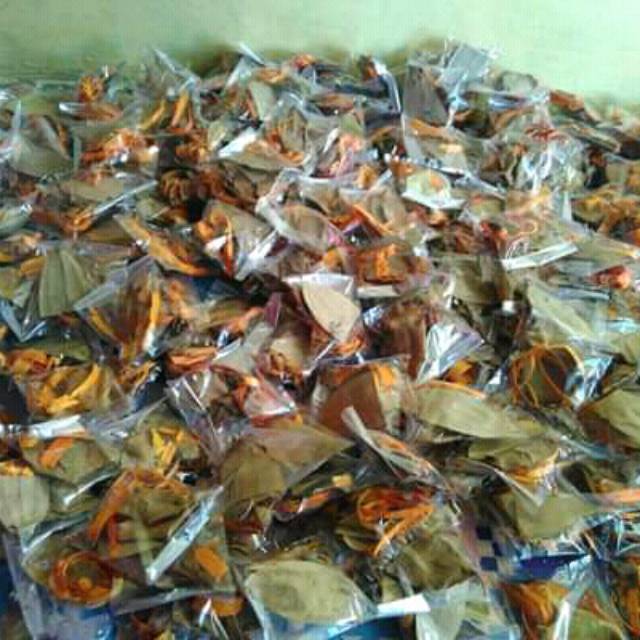 

Wedang uwuh komplit jahe dan gula batu minuman herbal khas imogiri