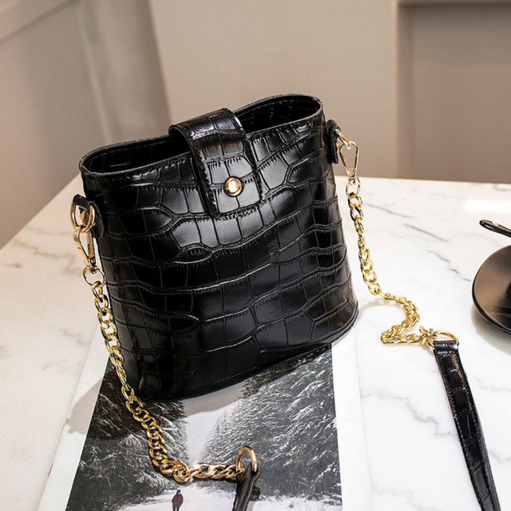 Iruki Tas Wanita Square Kulit Buaya Sintetis