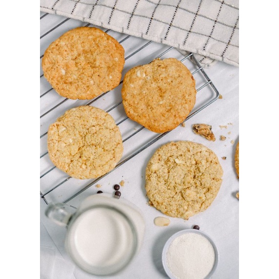 

Soft Cookies Clasic Vanilla with Tullip White Chocochips by Z's Foodie