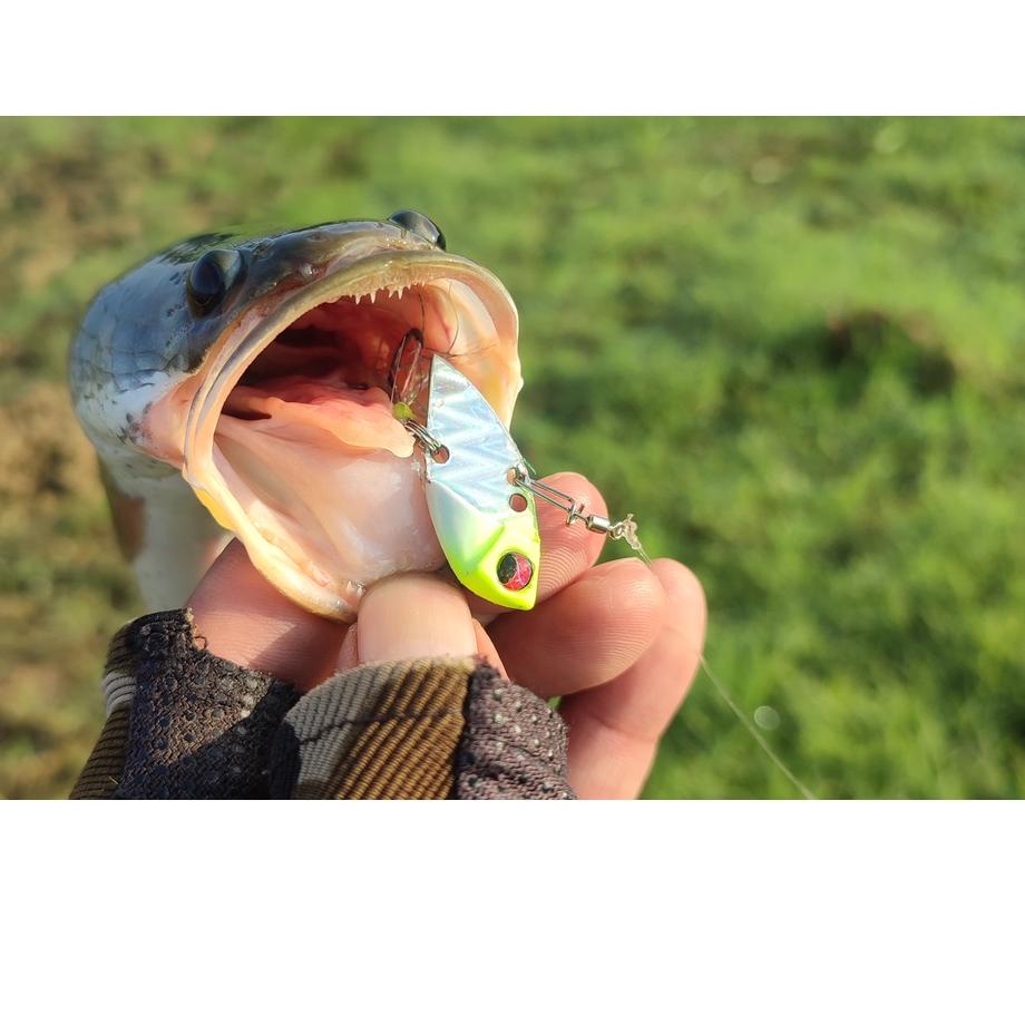 Barang Pilihan.. UMPAN GABUS HALF SOLID METAL VIB SIRIP HIU  VIBRA  UMPAN CASTING UMPAN MAINAN 8GR K