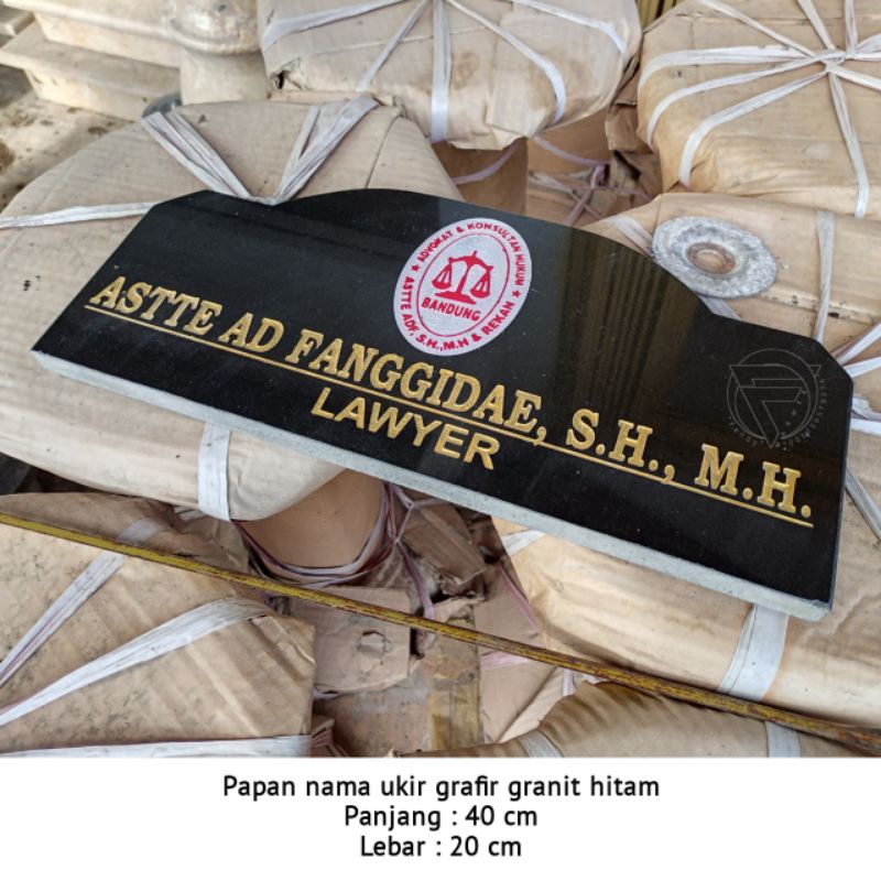 Papan nama ukir grafir tempel dinding/tembok tanam batu granit hitam 40x20