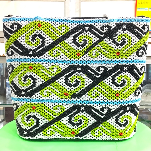 Tas wanita Khas dayak (HandBag)