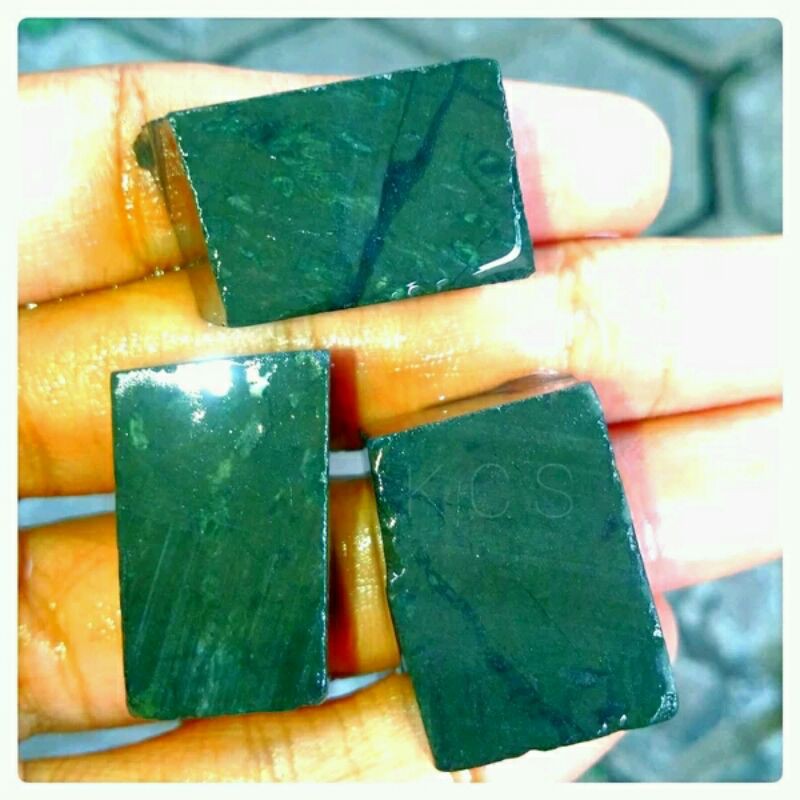 BLACK JADE TERAPHY KESEHATAN NEMPEL MAGNET NATURAL CRYSTAL