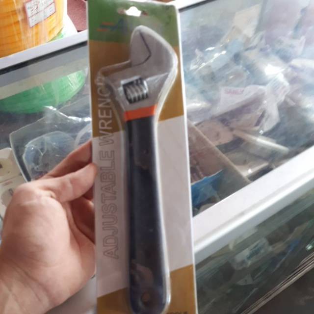 ADJUSTABLE WRENCH